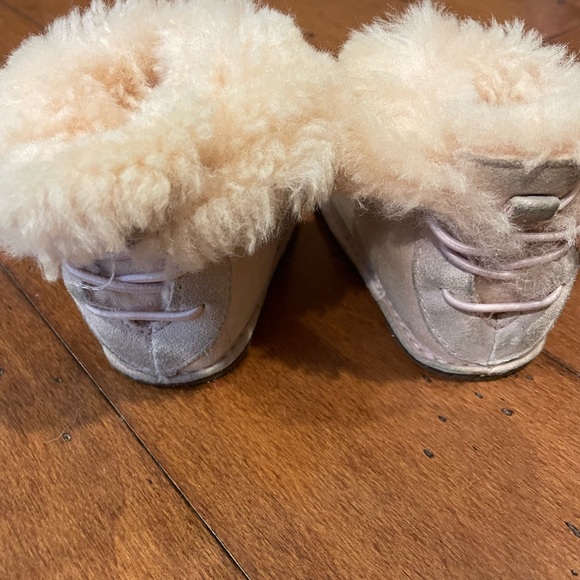 Baby UGG boot size small - Picture 2 of 5